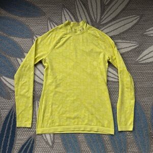 Figs Women’s Salta Logo Mock Neck Seamless Underscrub Size Medium Citrine Yellow